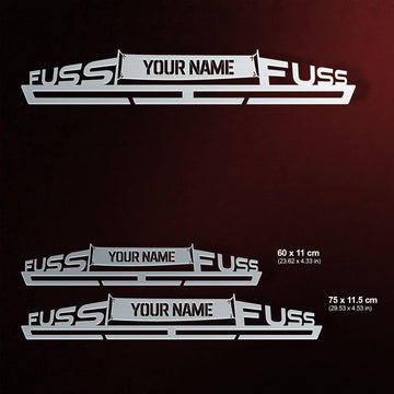 Fuss Fuss Éremtartó - Egyedi Éremakasztó két méretváltozatban, pontos centiméteres méretekkel megjelenítve.